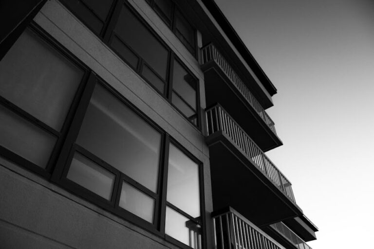 Fenster richtig abdichten in Mietwohnung: Kondenswasser reduzieren, Heizkosten senken, ohne Schäden