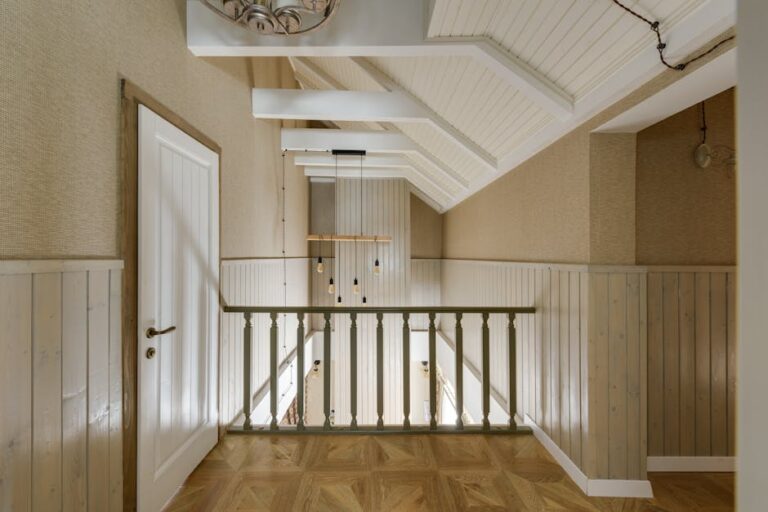 Kunstlicht im Flur richtig planen: Hell, blendfrei und einladend auf 2 bis 8 qm