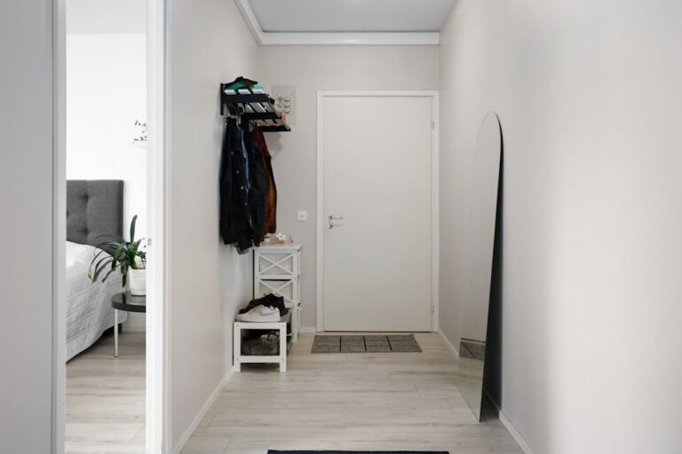 Schmale Räume einrichten: 15 konkrete Tricks für Flur, Schlauchzimmer und kleine Grundrisse